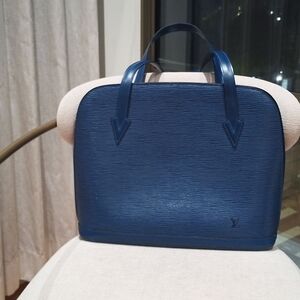 Available soon! EUC Louis Vuitton Blue Epi Lussac